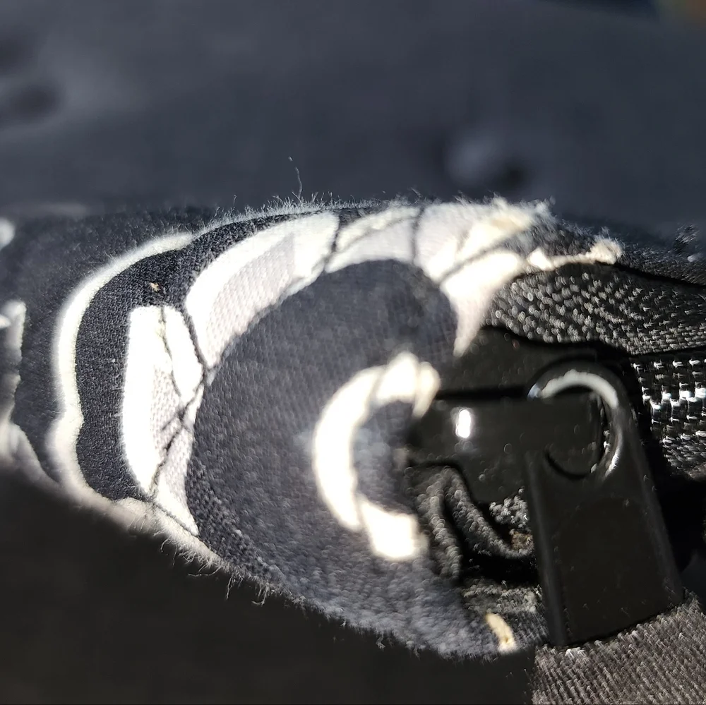 Preowned Vera Bradley black and white kisslock‎ wallet - Picture 9 of 14